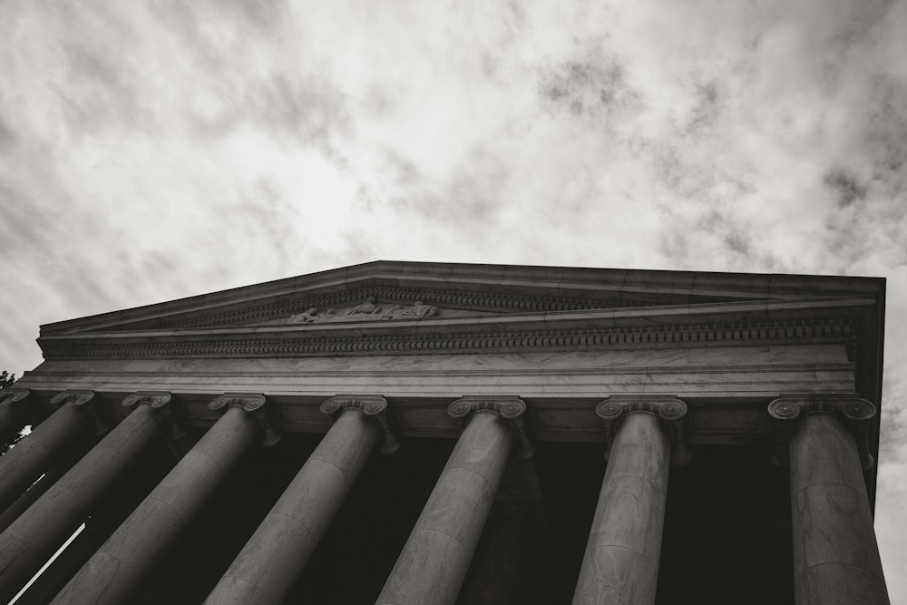 Frontone classico con colonne